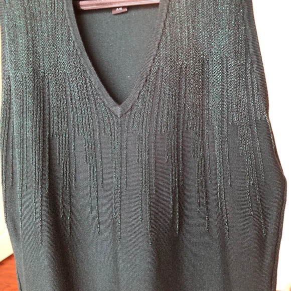 Le Chateau Sleeveless Top with metallic detail - Picture 3 of 6